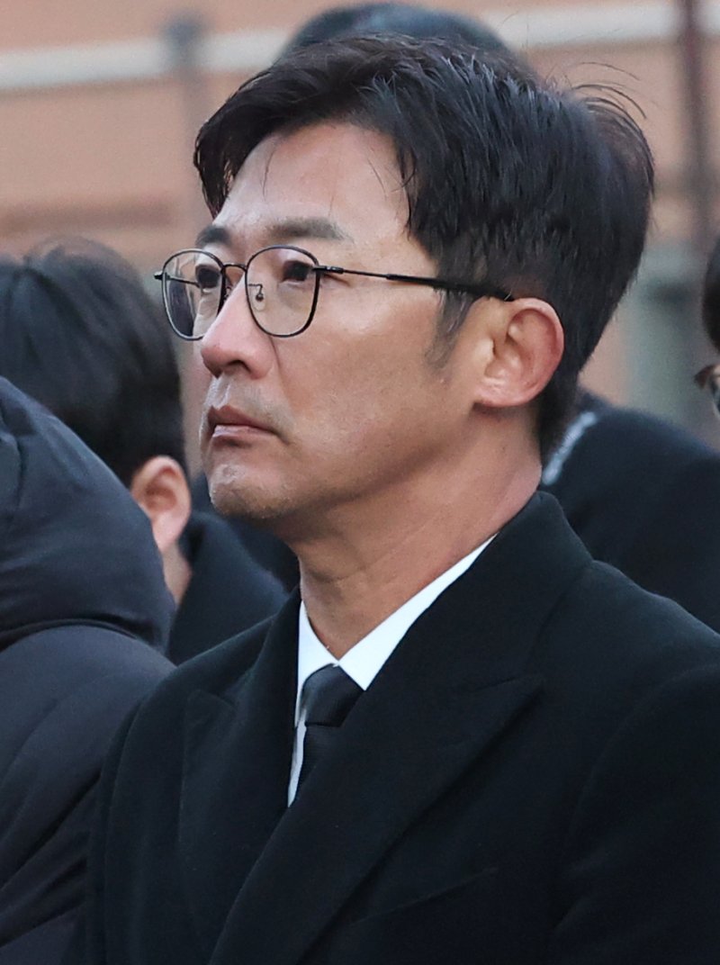 배우 안재욱이 故 안성기의 장례 미사를 위해 9일 오전 서울 중구 명동성당으로 들어서고 있다. 2026.1.9/뉴스1 ⓒ News1 권현진 기자