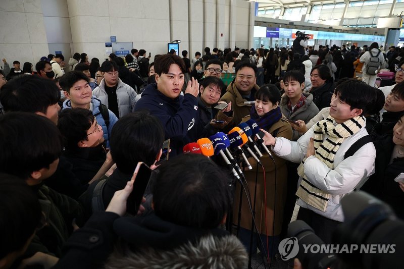 인터뷰하는 류현진 (출처=연합뉴스)