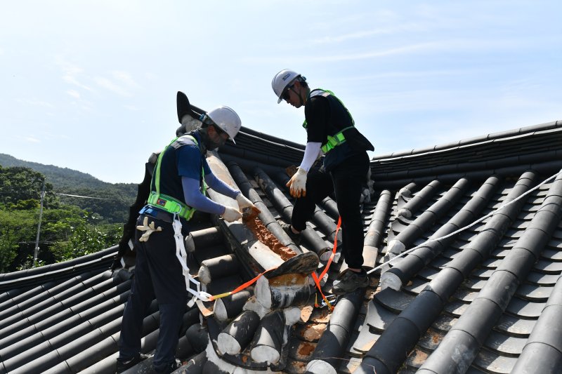 국가유산수리기능자 모습(국가유산청 제공)