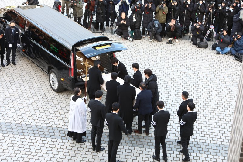 [뉴스1 PICK]정순택 대주교, 故안성기 장례미사, '모든 이에게 사랑받는국민 배우이자 참다운 스타'