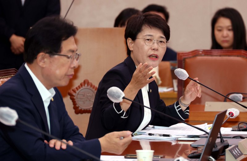 [서울=뉴시스] 전종덕 진보당 의원이 지난해 7월 29일 오전 서울 여의도 국회에서 열린 농림축산식품해양수산위원회 농림축산식품법안심사소위원회에서 발언을 하고 있다. (사진=뉴시스DB). photo@newsis.com