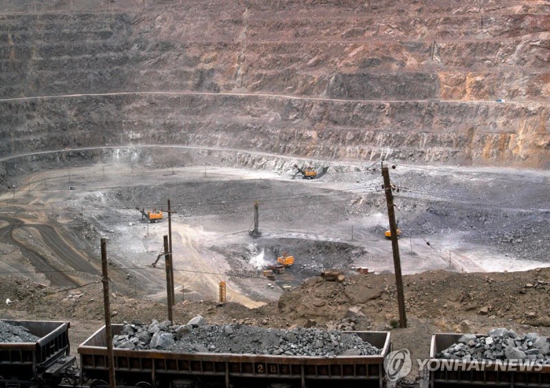 중국 네이멍구 자치구의 희토류 광산 (출처=연합뉴스)