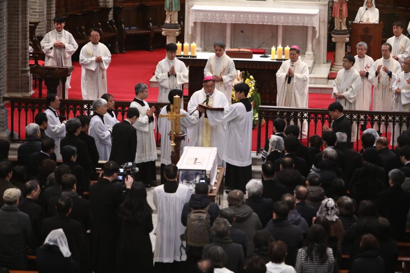 [뉴스1 PICK] 故 안성기 마지막 길, 영화인들 눈물의 배웅 속 영면