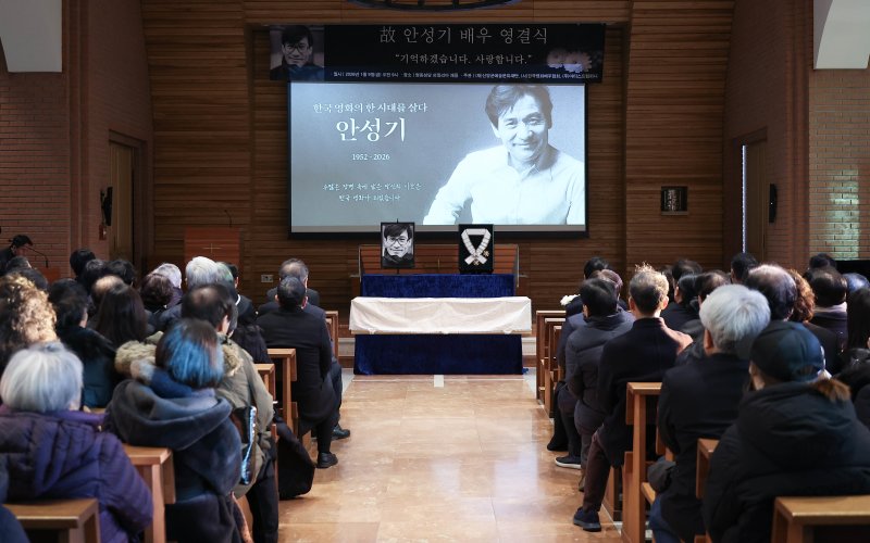 [뉴스1 PICK] 故 안성기 마지막 길, 영화인들 눈물의 배웅 속 영면