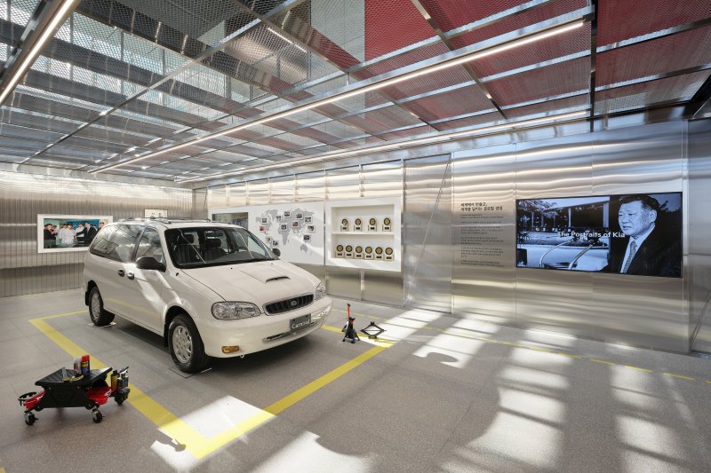 지난달 5일 경기 용인 비전스퀘어에서 열린 기아 80주년 기념 행사에서 기아 1세대 카니발이 전시된 모습(자료사진. 기아 제공). 2025.12.05.