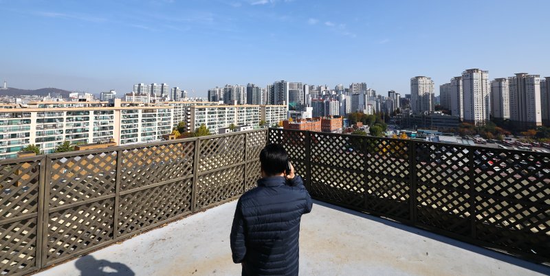 [서울=뉴시스] 최진석 기자 = 서울 서초구 아파트 단지의 모습. 2025.11.11. myjs@newsis.com