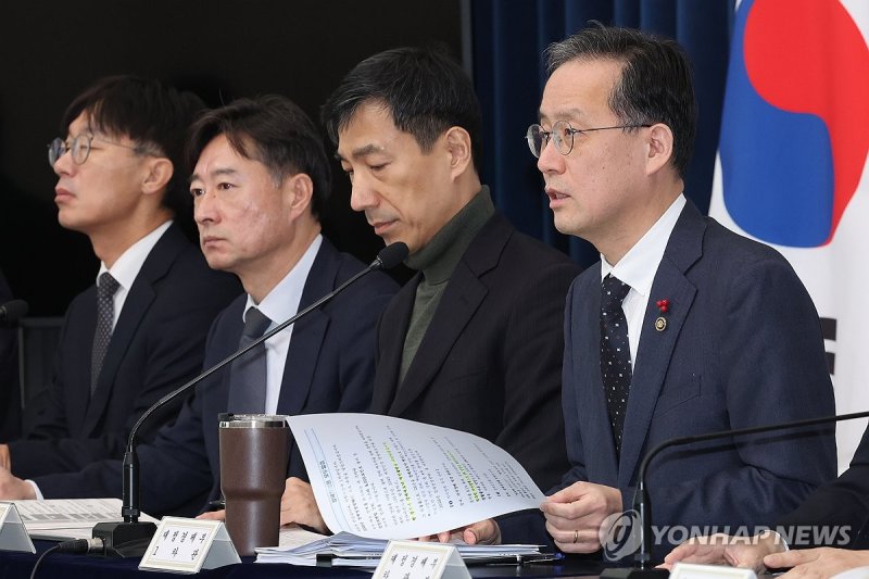 올해 경제성장전략 설명하는 이형일 재경부 1차관 (출처=연합뉴스)