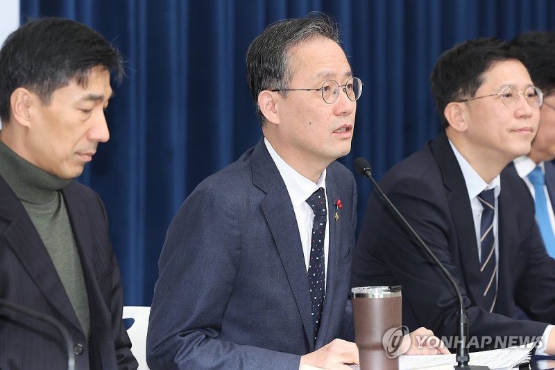 올해 경제성장전략 설명하는 이형일 재경부 1차관 (출처=연합뉴스)