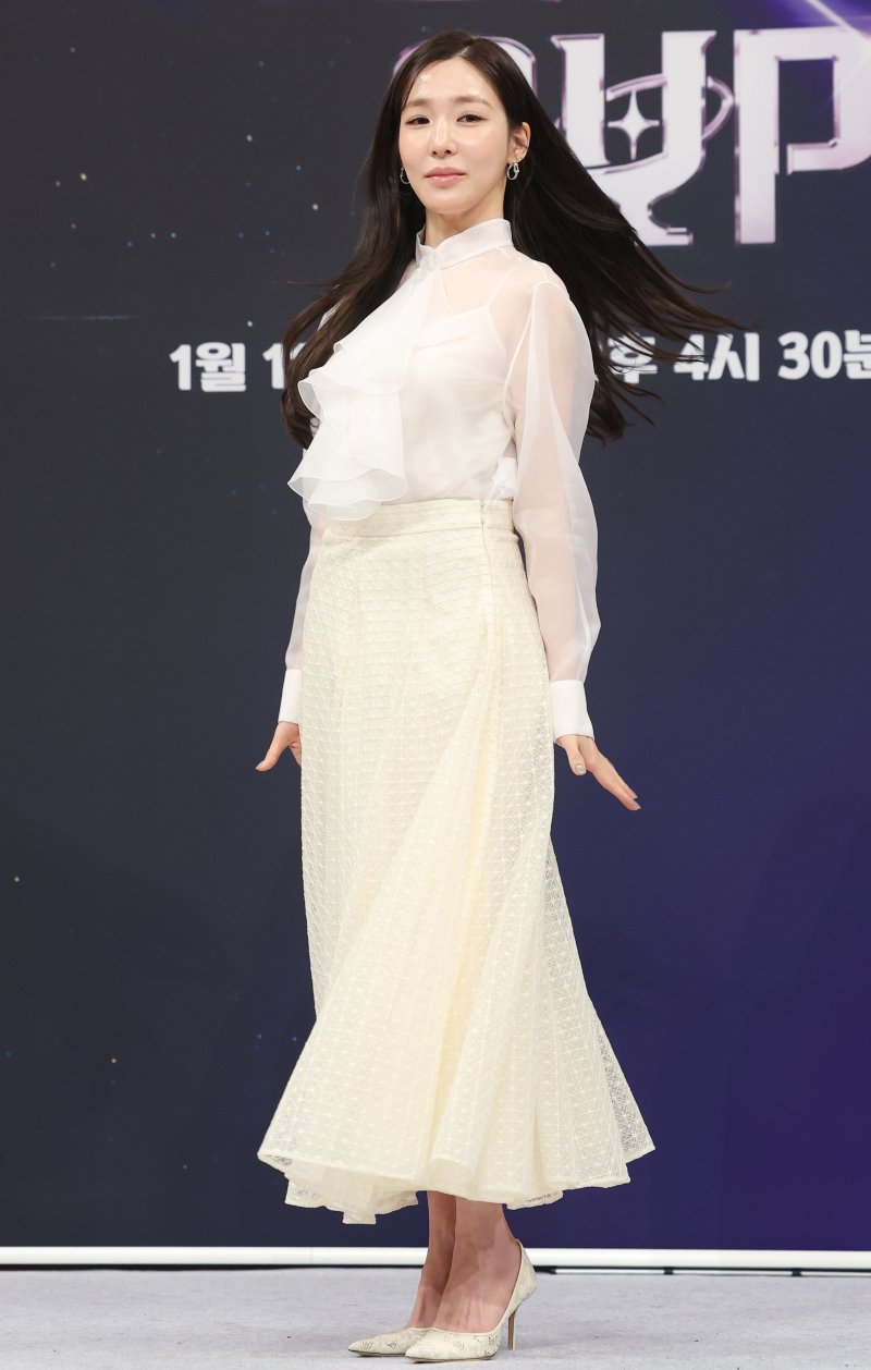 소녀시대 티파니 영이 9일 오후 서울 양천구 목동 SBS에서 열린 오디션 프로그램 '베일드 컵' 제작발표회에 참석해 매력을 발산하고 있다.ⓒ News1 권현진 기자