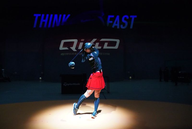9일 서울 광진구 광장동 워커힐에서 열린 테일러메이드 신제품 드라이버 출시 론칭쇼에서 프로골퍼 이동은 선수가 Qi4D 드라버를 시연하고 있다. /테일러메이드 제공