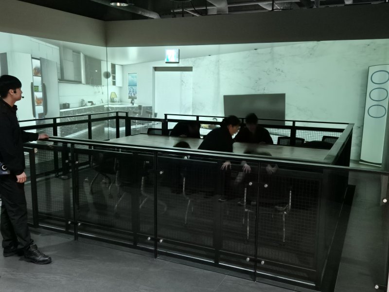 9일 오전 10시께 울산 북구 울산안전체험관에서 지진재난체험 참여자들이 실내에서 지진 발생 시 몸을 보호하는 방법을 배우고 있다.2026.1.9/뉴스1ⓒ 뉴스1 박정현 기자