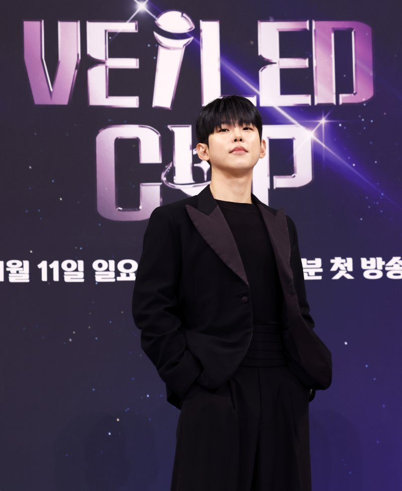 [서울=뉴시스] 김혜진 기자 = 가수 폴킴이 9일 오후 서울 양천구 SBS 사옥에서 열린 SBS 글로벌 보컬 오디션 '베일드 컵' 제작발표회에서 포즈를 취하고 있다. 2026.01.09. jini@newsis.com