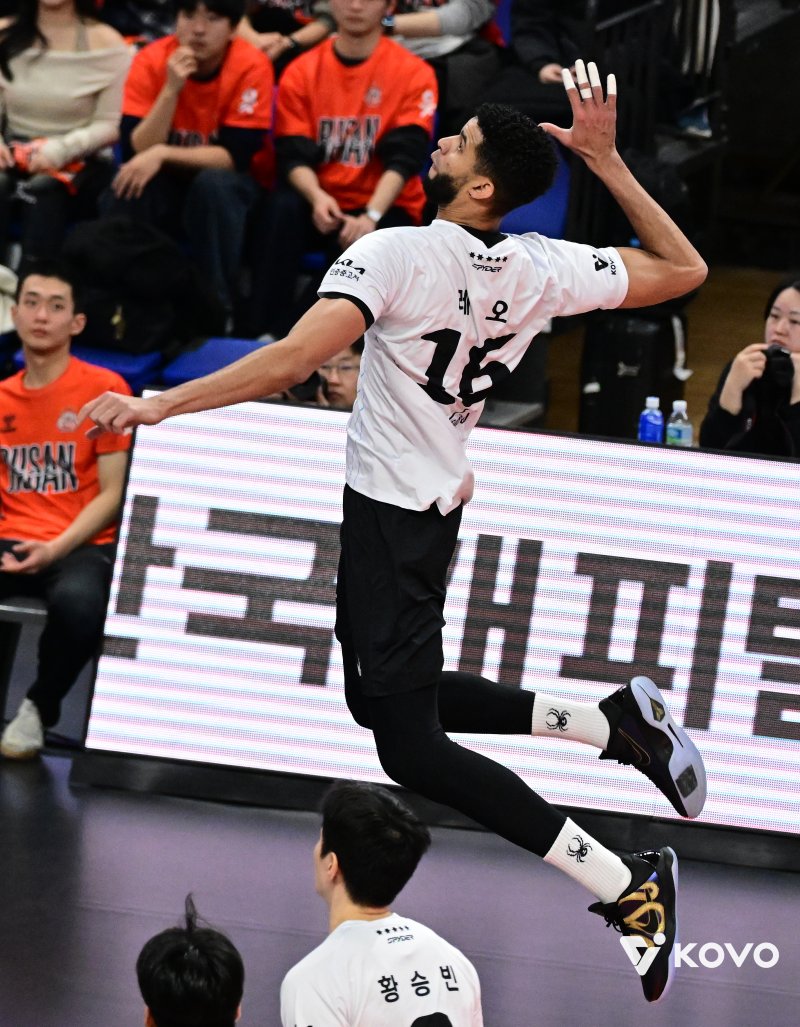 서브 500개 성공 기록을 달성한 레오(KOVO제공)