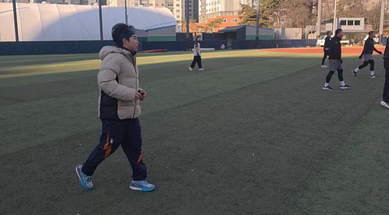 "형이 거기서 왜 나와?" 억대 연봉 앞둔 문현빈, 북일고 근처 사우나서 포착된 사연