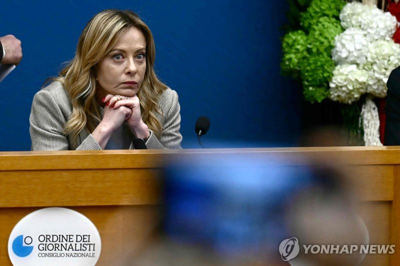 신년기자회견 중인 멜로니 이탈리아 총리 (출처=연합뉴스)