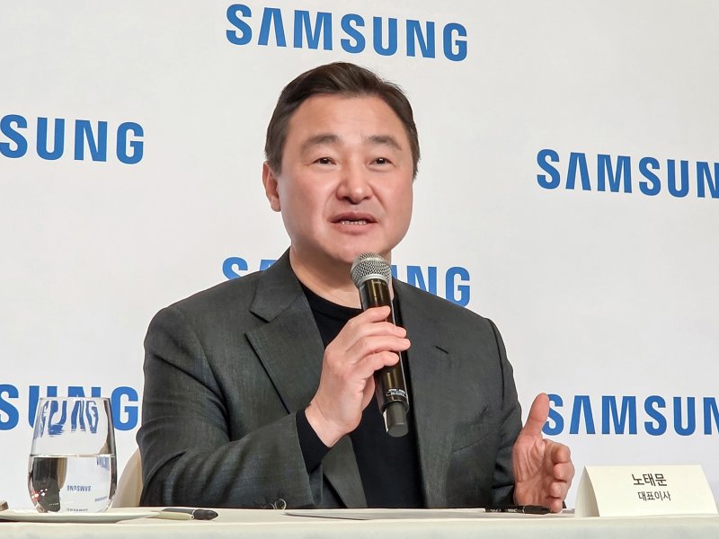 [서울=뉴시스] 삼성전자 노태문 대표이사 사장(DX부문장)이 5일(현지 시간) 미국 라스베이거스 CES 2026 현장에서 열린 국내 기자간담회에서 발언하고 있다. (사진=삼성전자 제공) 2026.01.06. photo@newsis.com *재판매 및 DB 금지