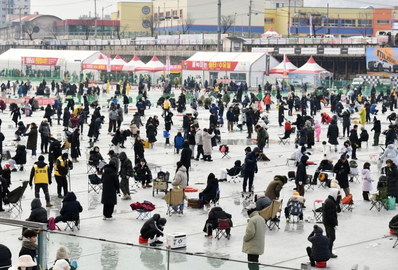 2026 화천산천어축제 개막 인파 (출처=연합뉴스)