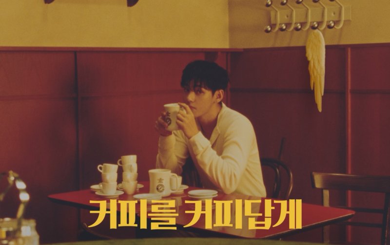 [서울=뉴시스] 컴포즈커피와 브랜드 모델 뷔가 함께한 신규 캠페인 영상. (사진=컴포즈커피 제공) *재판매 및 DB 금지