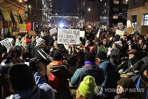 민간인 총격 사망 항의 시위하는 미니애폴리스 시민들 (출처=연합뉴스)