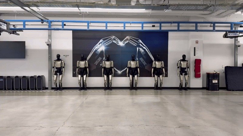 테슬라 달리는 옵티머스(테슬라 옵티머스 X 갈무리)