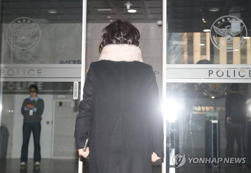 '김병기 공천헌금 탄원서' 前구의원 경찰 출석 (출처=연합뉴스)