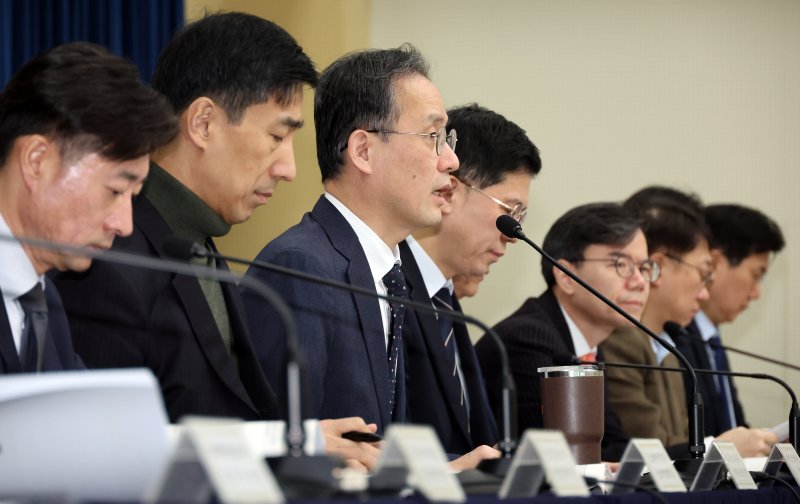 [세종=뉴시스] 강종민 기자 = 이형일 재정경제부 차관이 지난 5일 세종시 정부세종청사에서 2026년 경제성장전략 주요 내용을 발표하고 있다. 2026.01.09. ppkjm@newsis.com