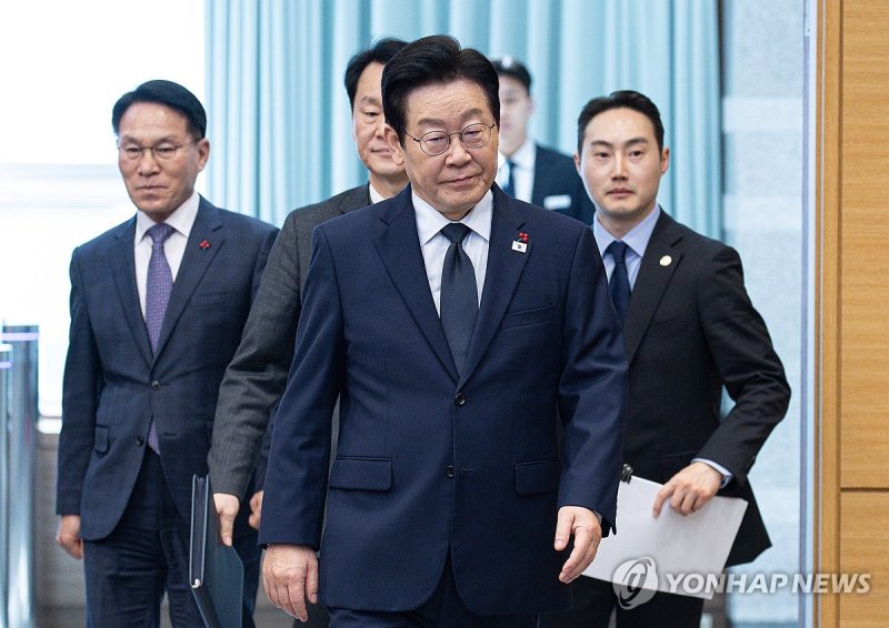 이재명 대통령, 수석보좌관회의 입장 (출처=연합뉴스)