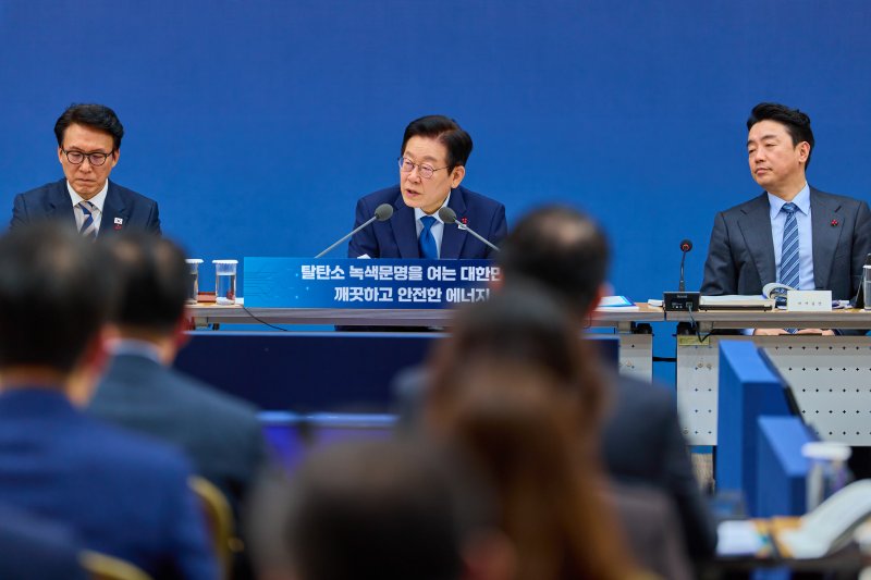 이재명 대통령이 지난해 12월 17일 세종시 정부세종컨벤션센터에서 열린 기후에너지환경부(기상청)·원자력안전위원회 업무보고에서 발언하고 있다. (대통령실 제공. 재판매 및 DB 금지) 2025.12.17/뉴스1 ⓒ News1 허경 기자