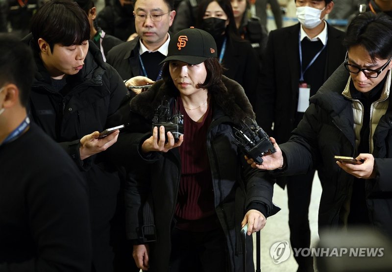 입국하는 김경 서울시의원 (출처=연합뉴스)