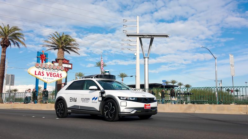 모셔널 로보택시가 라스베이거스 시내를 주행하는 모습. 사진=현대차그룹 제공