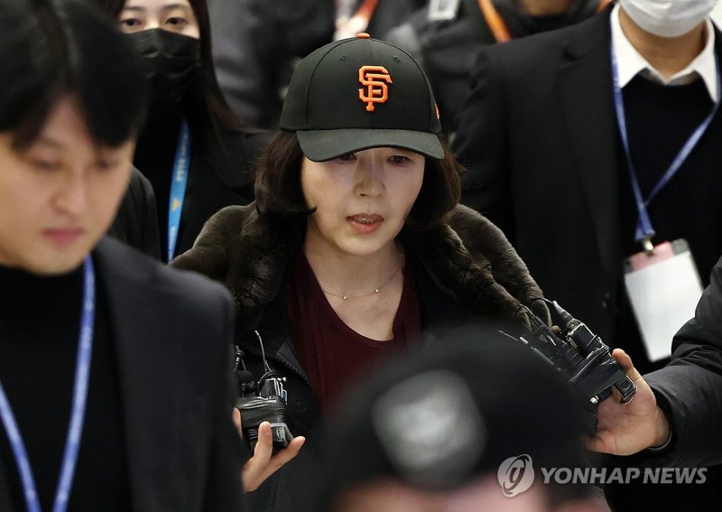 질문 답하는 김경 서울시의원 (출처=연합뉴스)