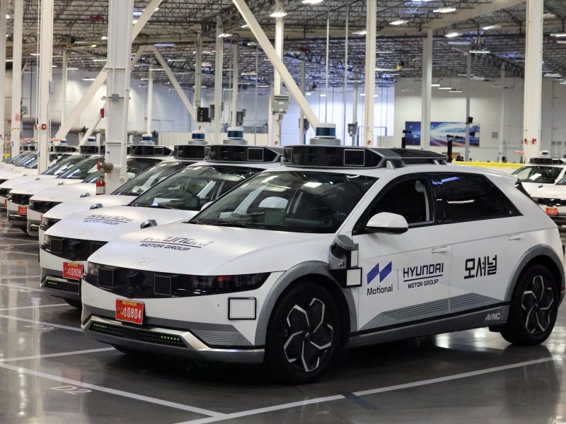 지난 8일(현지시간) 미국 네바다주 라스베이거스 모셔널테크니컬센터에 현대차 그룹과 모셔널이 함께 개발한 아이오닉 5 기반 '로보택시'가 주차돼 있다. 사진=뉴스1화상