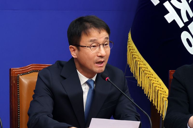 더불어민주당 한병도 신임 원내대표가 12일 서울 여의도 국회에서 열린 최고위원회의에서 발언하고 있다. 사진=서동일 기자