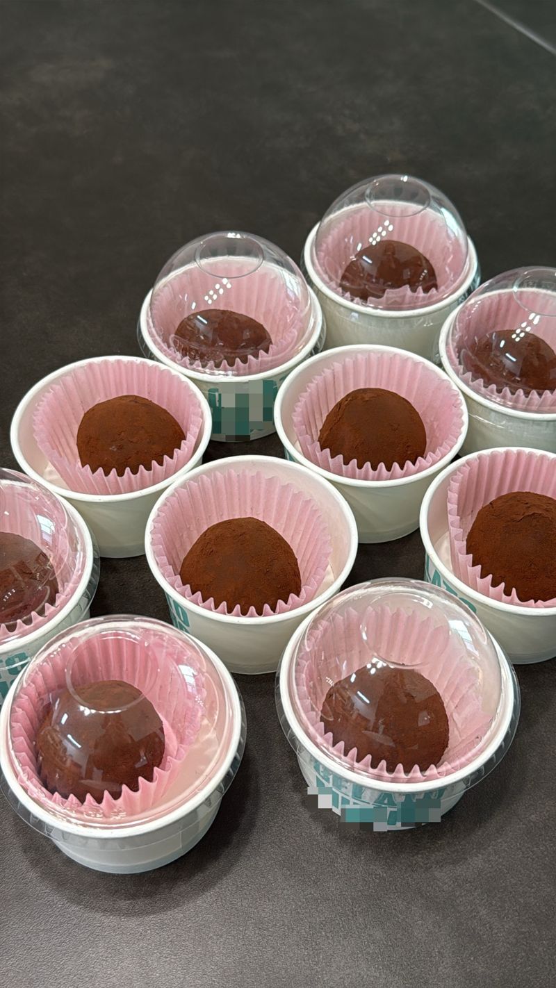 서울의 한 카페 매대에서 두바이 쫀득 쿠키를 판매하고 있다. 사진=박경호 기자