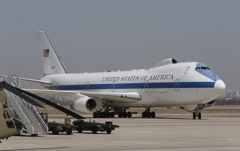 로이드 오스틴 전 미국 국방부 장관이 지난 2021년 3월 17일 방한 당시 E-4B를 타고 경기도 오산 미 공군기지에 도착했다./사진=뉴스1
