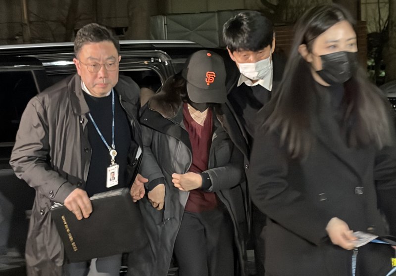 '공천 헌금' 의혹을 받는 김경 서울시의원이 11일 오후 서울 마포구 서울경찰청 광역수사단 공공범죄수사대로 출석하고 있다. 2026.1.11/뉴스1 ⓒ News1 한수현 기자