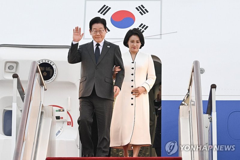 지난 6일 중국 국빈방문 당시 상하이에 도착한 이재명 대통령 (출처=연합뉴스)