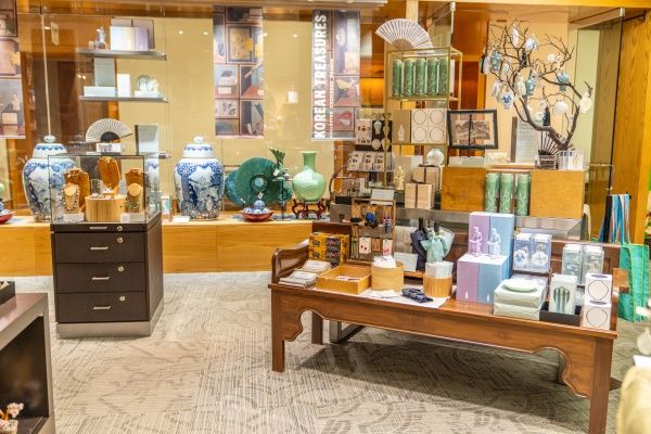 미국 워싱턴의 스미스소니언 국립아시아박물관 상품관./사진=국립박물관재단