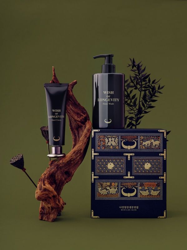 아모레퍼시픽과는 나전 유물을 적용한 핸드케어 세트. /사진=국립박물관재단