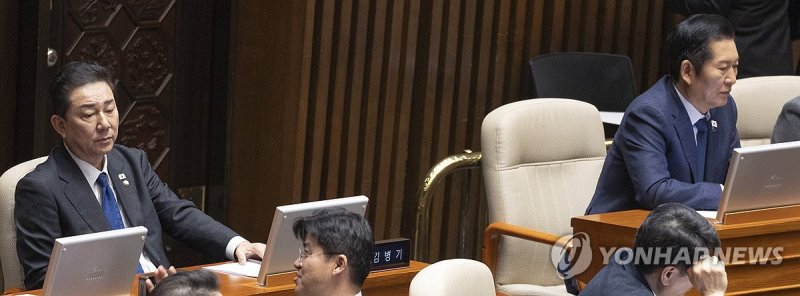 2025년도 마지막 본회의 참석한 정청래와 김병기 (출처=연합뉴스)