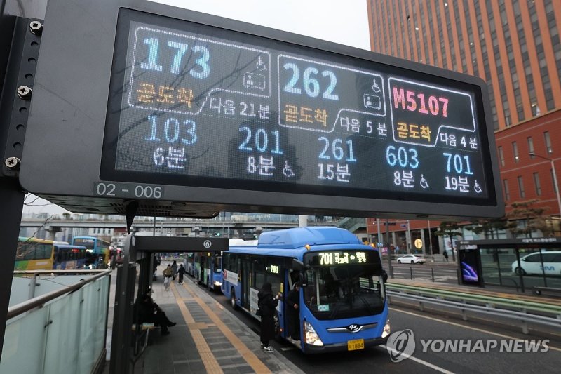 정상운행 중인 서울시내버스 (출처=연합뉴스)