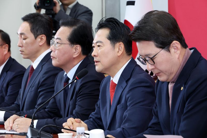 장동혁 국민의힘 대표가 15일 국회에서 열린 최고위원회의에서 발언을 하고 있다. 사진=박범준 기자