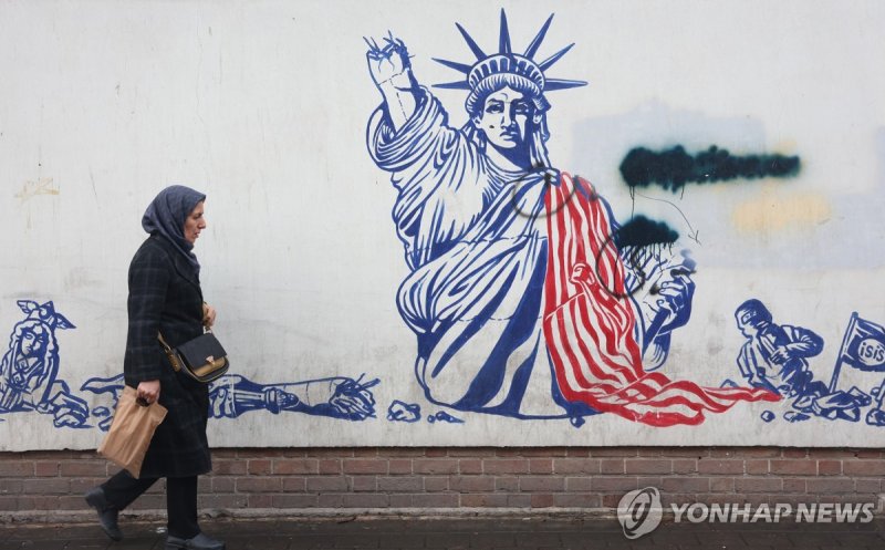 이란 테헤란 시내에 그려진 반미선전 벽화 (출처=연합뉴스)