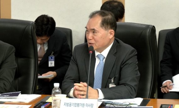 지방공기업 경영평가에 'AI 활용·안전' 배점 강화... 평가원, 행안부 산하기관 업무보고