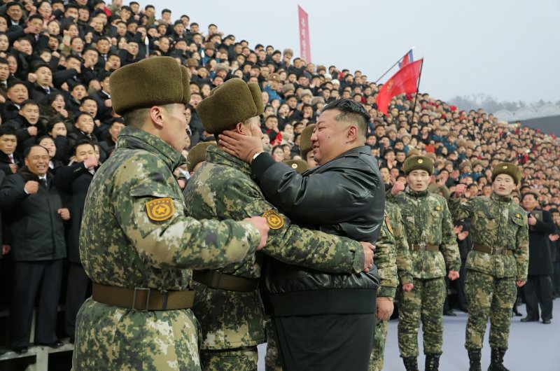 (평양 노동신문=뉴스1) = 북한 노동당 기관지 노동신문은 17일 "사회주의애국청년동맹창립 80돌 기념대회가 16일 수도 평양의 김일성경기장에서 성대히 진행됐다＂면서 ＂김정은동지께서 기념행사에 참석하시었다＂라고 보도했다. [국내에서만 사용가능. 재배포 금지. DB 금지. For Use Only in the Republic of Korea. Redistribution Prohibited] rodongphoto@news1.kr