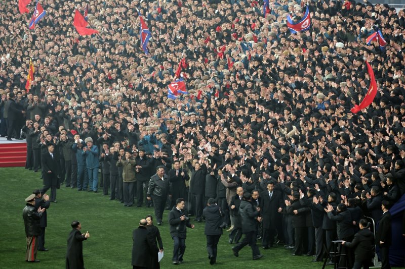 (평양 노동신문=뉴스1) = 북한 노동당 기관지 노동신문은 17일 "사회주의애국청년동맹창립 80돌 기념대회가 16일 수도 평양의 김일성경기장에서 성대히 진행됐다＂면서 ＂김정은동지께서 기념행사에 참석하시었다＂라고 보도했다. [국내에서만 사용가능. 재배포 금지. DB 금지. For Use Only in the Republic of Korea. Redistribution Prohibited] rodongphoto@news1.kr