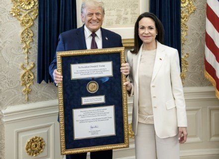 도널드 트럼프(왼쪽)와 마리아 코리나 마차도.연합뉴스