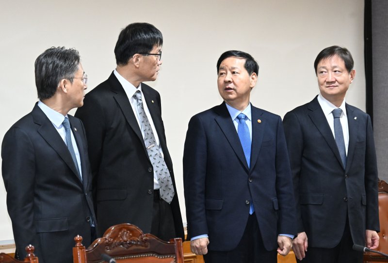 환율 다시 1480원 눈앞…'약발 안 먹히는' 환율 정책, 실물경제 경고등