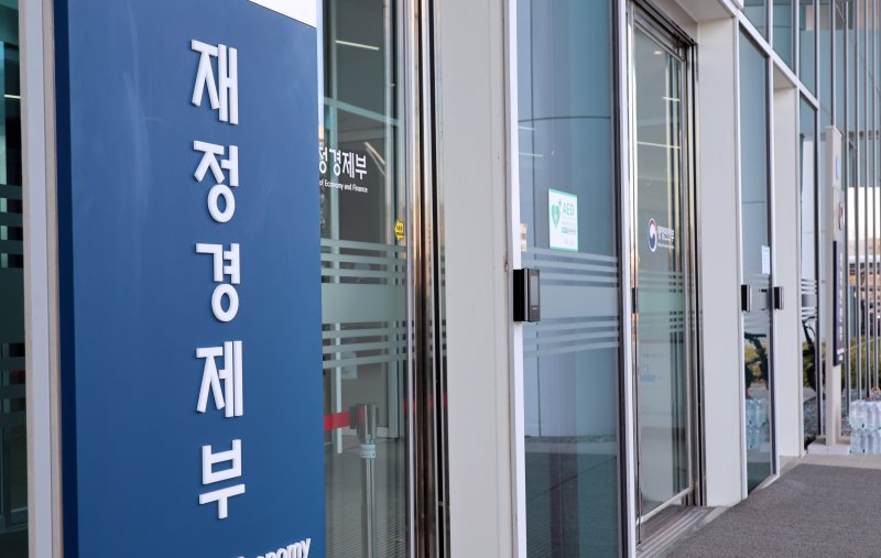 환율 다시 1480원 눈앞…'약발 안 먹히는' 환율 정책, 실물경제 경고등