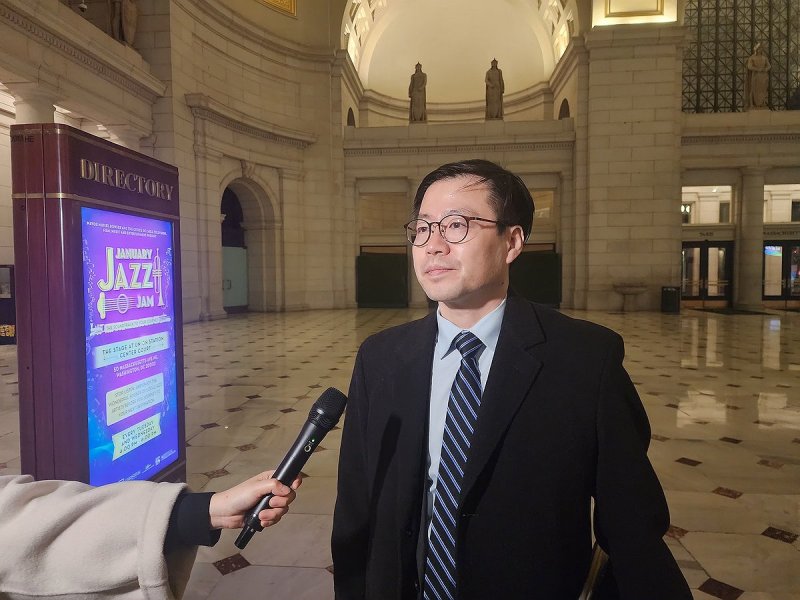 취재진 질문에 답하는 여한구 통상교섭본부장 (출처=연합뉴스)